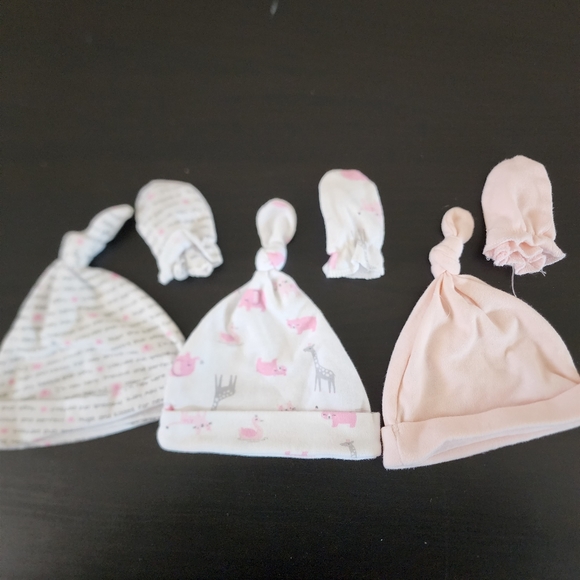 3/$12 ● 3 pairs newborn Beanie and mittens OS - Picture 2 of 4